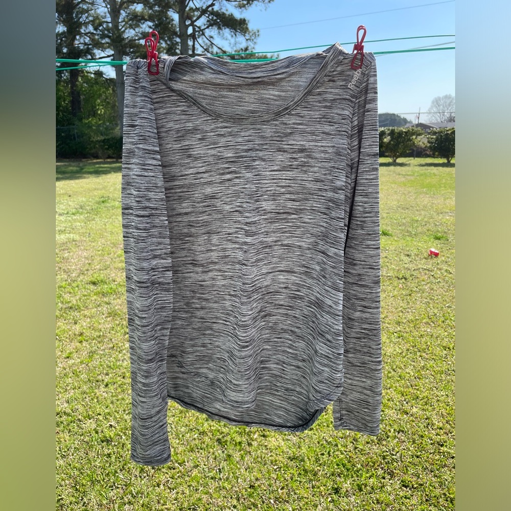 Reebok long sleeve size Small